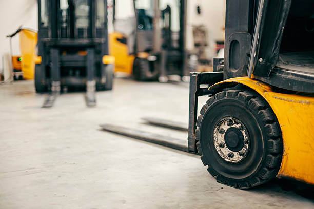 Reach Truck vs Order Picker vs Turret Truck: Which Narrow Aisle Forklift Fits Your Warehouse?